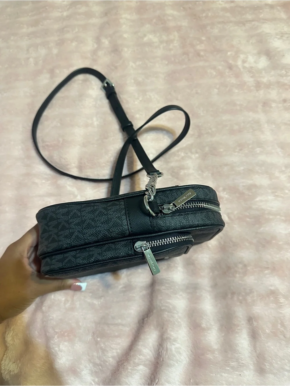 Jet Set Travel Medium Logo Crossbody Bag